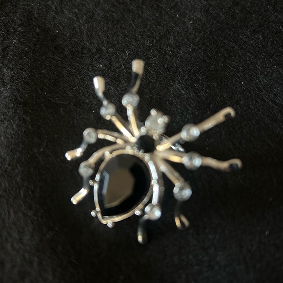 Elegant Black Gem Spider Ring - Picture 7 of 10